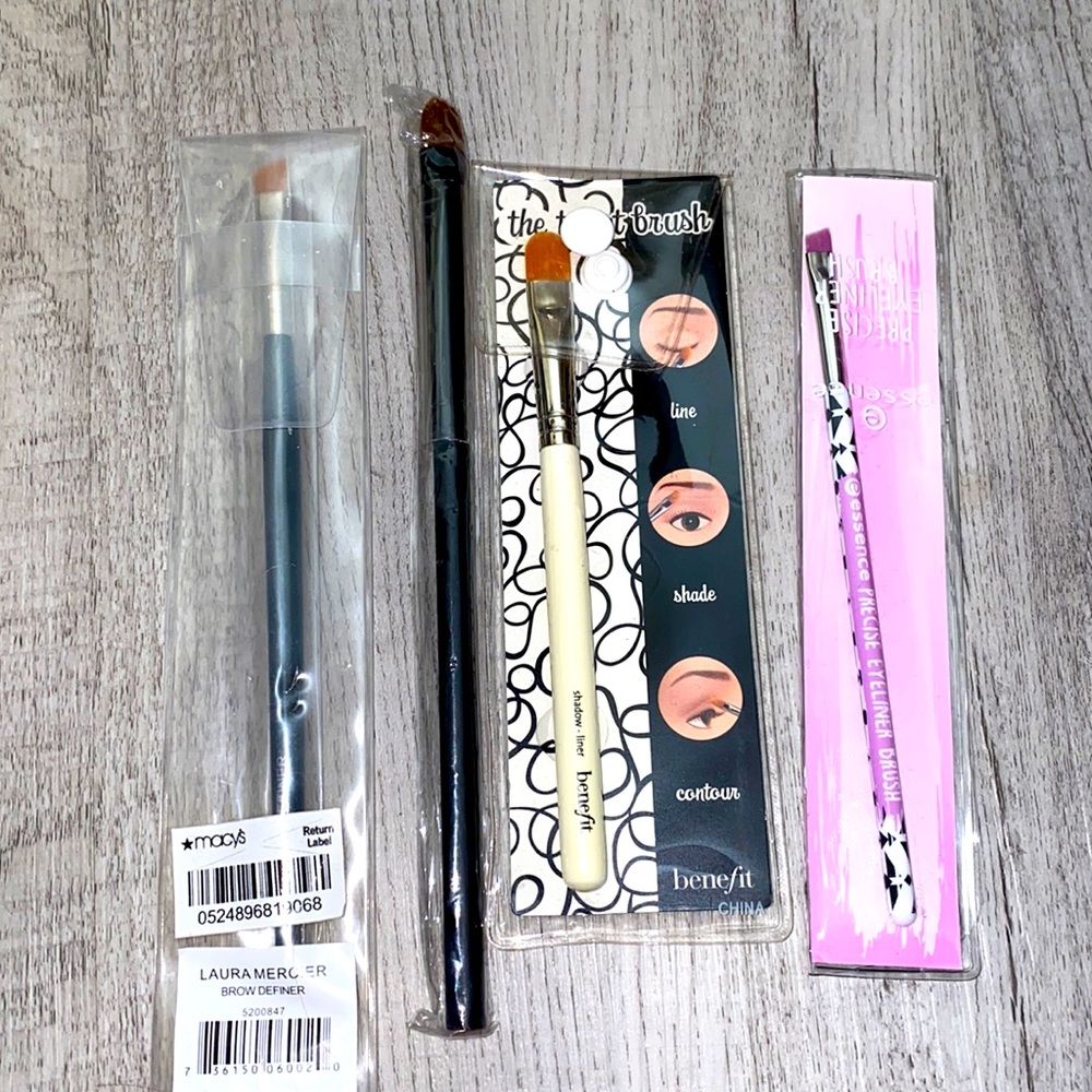 Makeup brushes